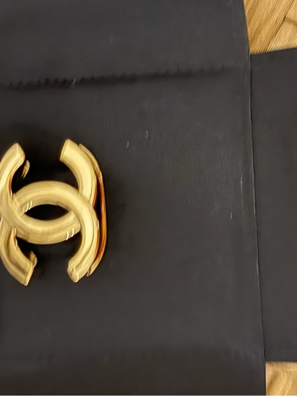 CHANEL Gold Interlocking CC scarf ring 2026 - Picture 6 of 13